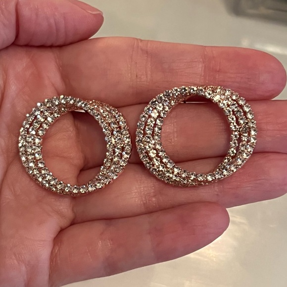 ⭐️Rose Gold Diamond Triple Hoop Earrings⭐️ - Picture 3 of 5